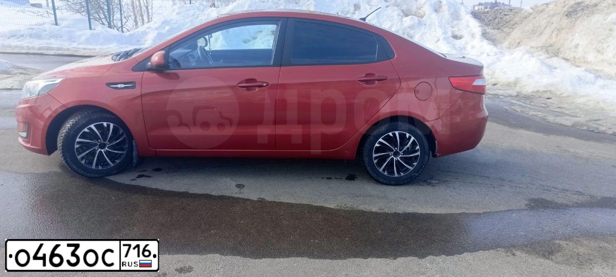 Фото автомобиля KIA RIO, 2013 — госномер О463ОС716. Цвет: Красный
