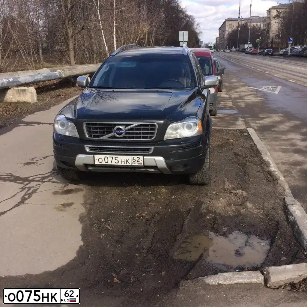 Фото автомобиля VOLVO XC90, 2012 — госномер О075НК62. Цвет: ЧЕРНЫЙ
