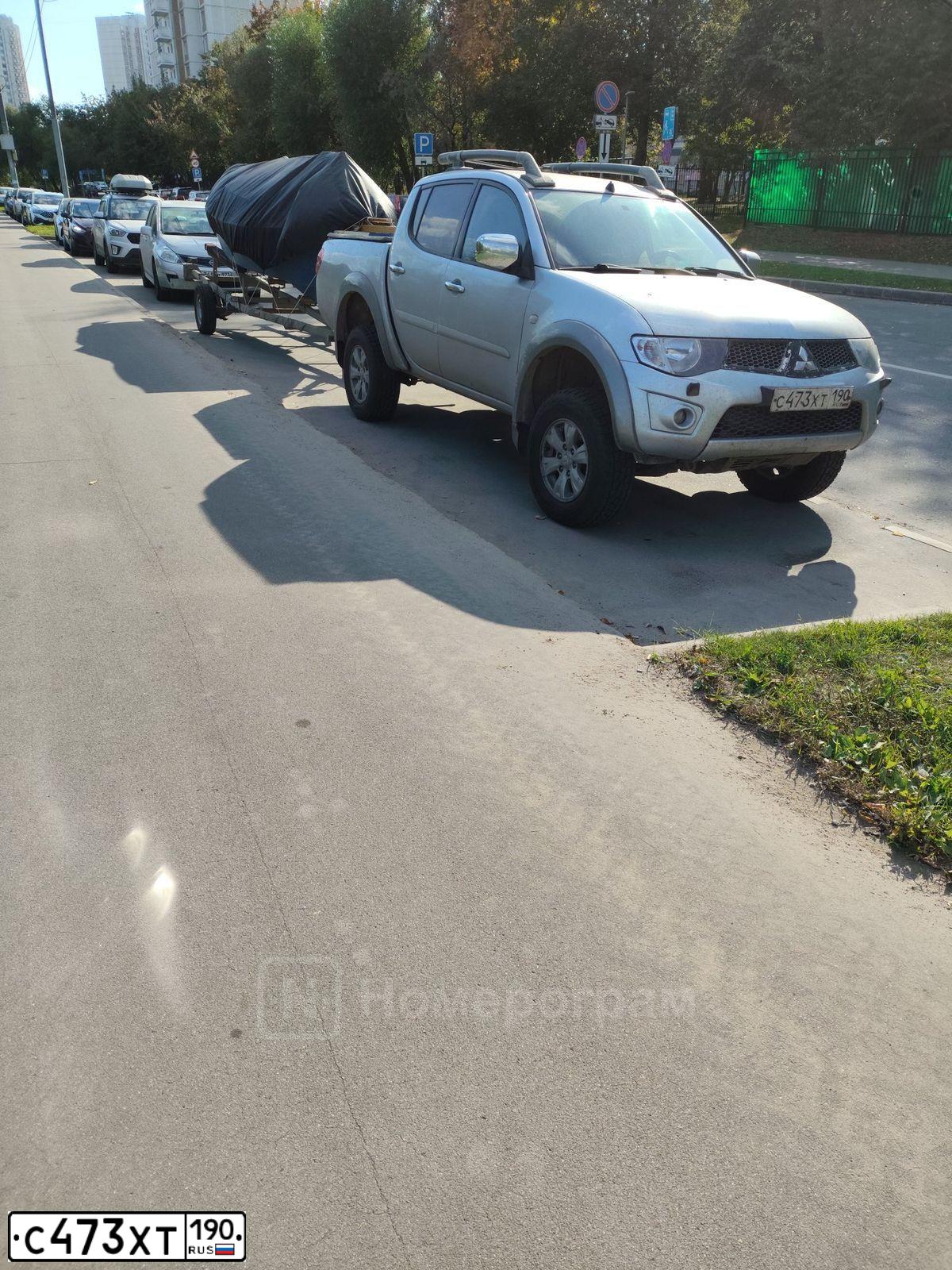 Фото автомобиля MITSUBISHI L 200, 2011 — госномер С473ХТ190. Цвет: СЕРЫЙ