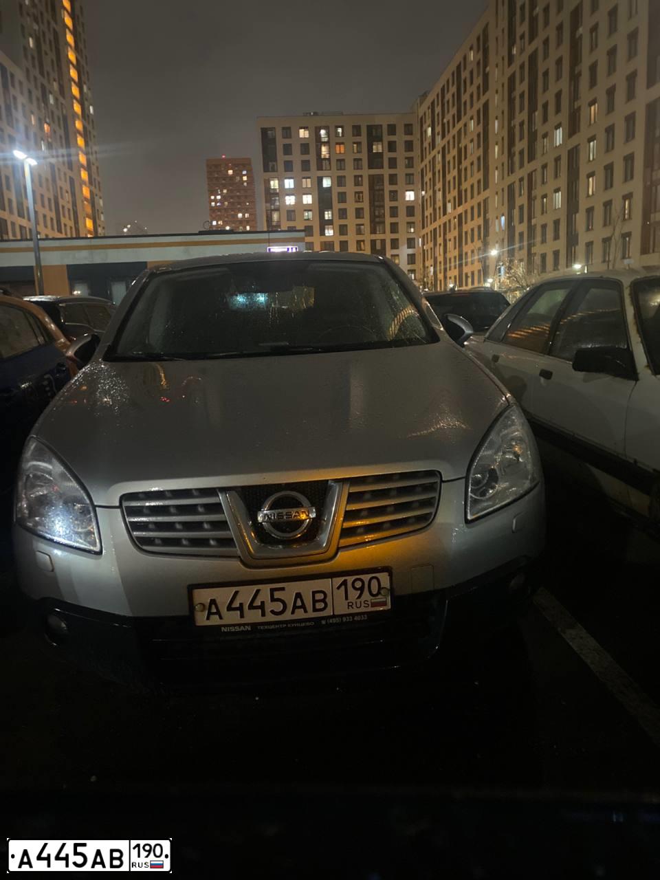 Фото автомобиля NISSAN QASHQAI, 2009 — госномер А445АВ190. Цвет: БЕЛЫЙ