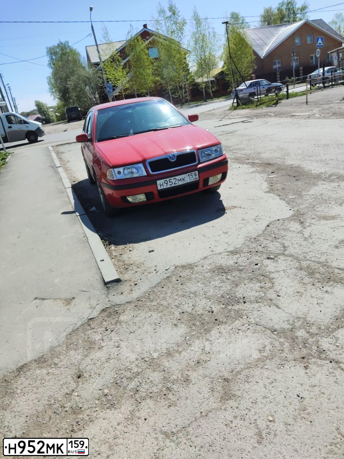 Фото автомобиля SKODA OCTAVIA, 2007 — госномер Н952МК159. Цвет: Красный