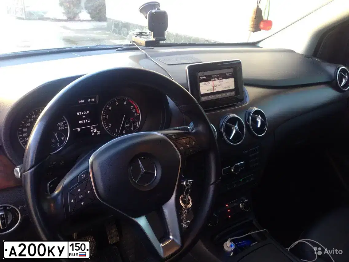 Фото автомобиля MERCEDES B-KLASSE, 2012 — госномер А200КУ150. Цвет: ЧЕРНЫЙ