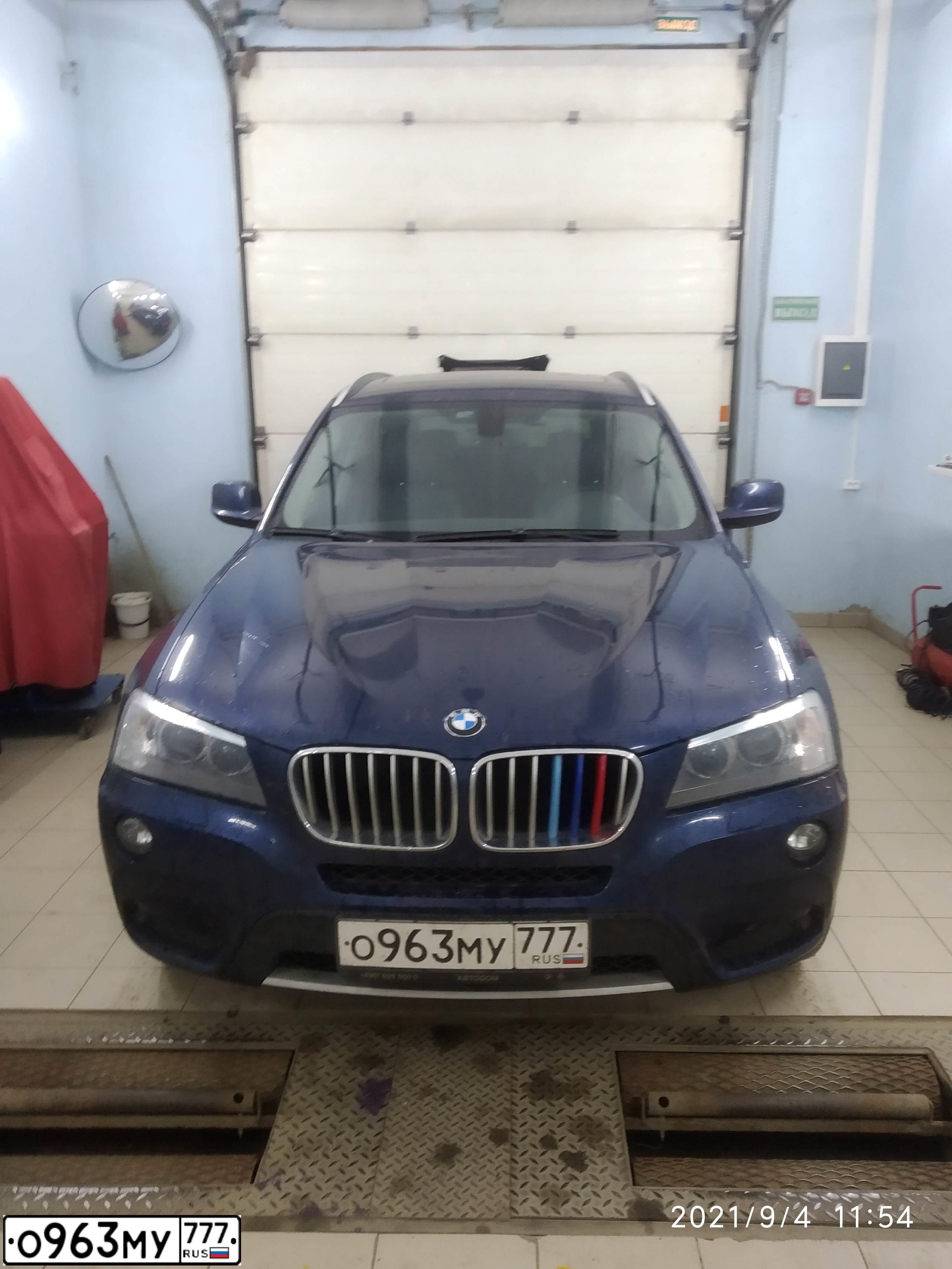 Фото автомобиля BMW X3, 2014 — госномер О963МУ777. Цвет: СИНИЙ