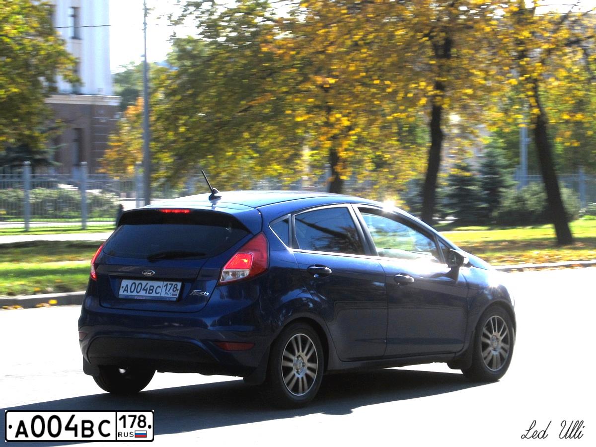 Фото автомобиля FORD FIESTA / ASPIRE, 2007 — госномер А004ВС178. Цвет: ЗЕЛЕНЫЙ