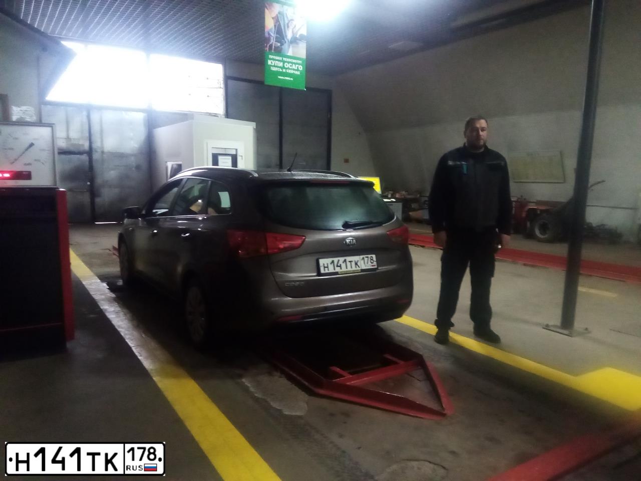 Фото автомобиля KIA CEE'D, 2012 — госномер Е168ВР147. Цвет: Коричневый