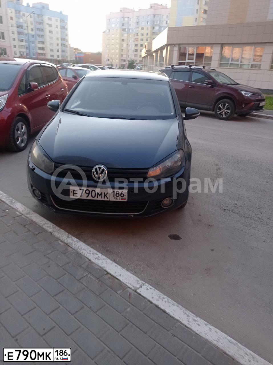 Фото автомобиля VOLKSWAGEN GOLF, 2011 — госномер Е790МК186. Цвет: СЕРО-СИНИЙ