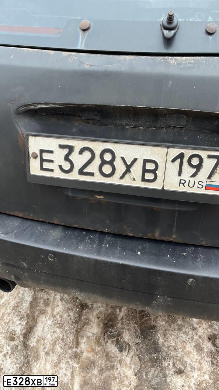 Фото автомобиля PONTIAC VIBE, 2003 — госномер Е328ХВ197. Цвет: ЧЕРНЫЙ