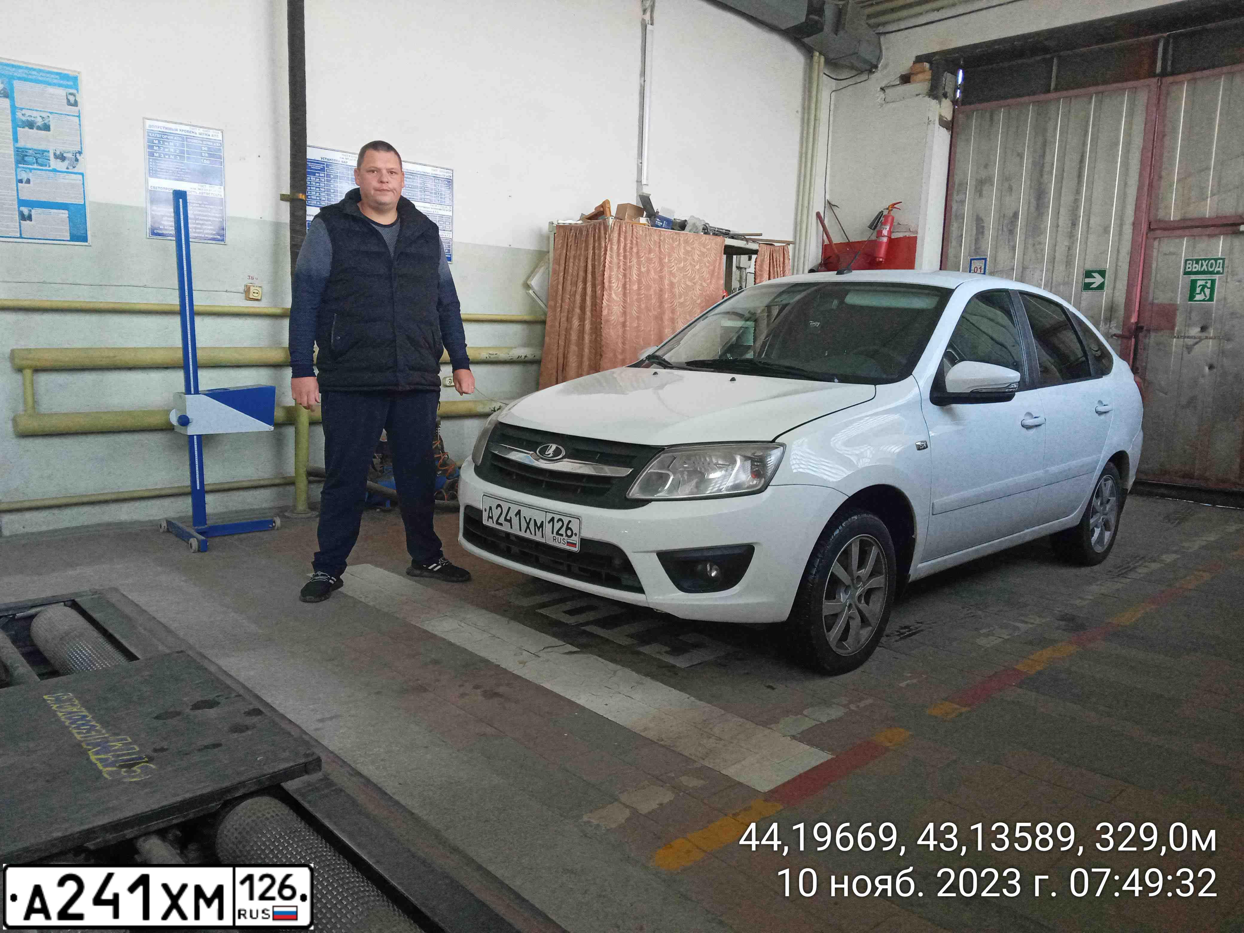 Фото автомобиля LADA 2191 GRANTA, 2015 — госномер А241ХМ126. Цвет: БЕЛЫЙ