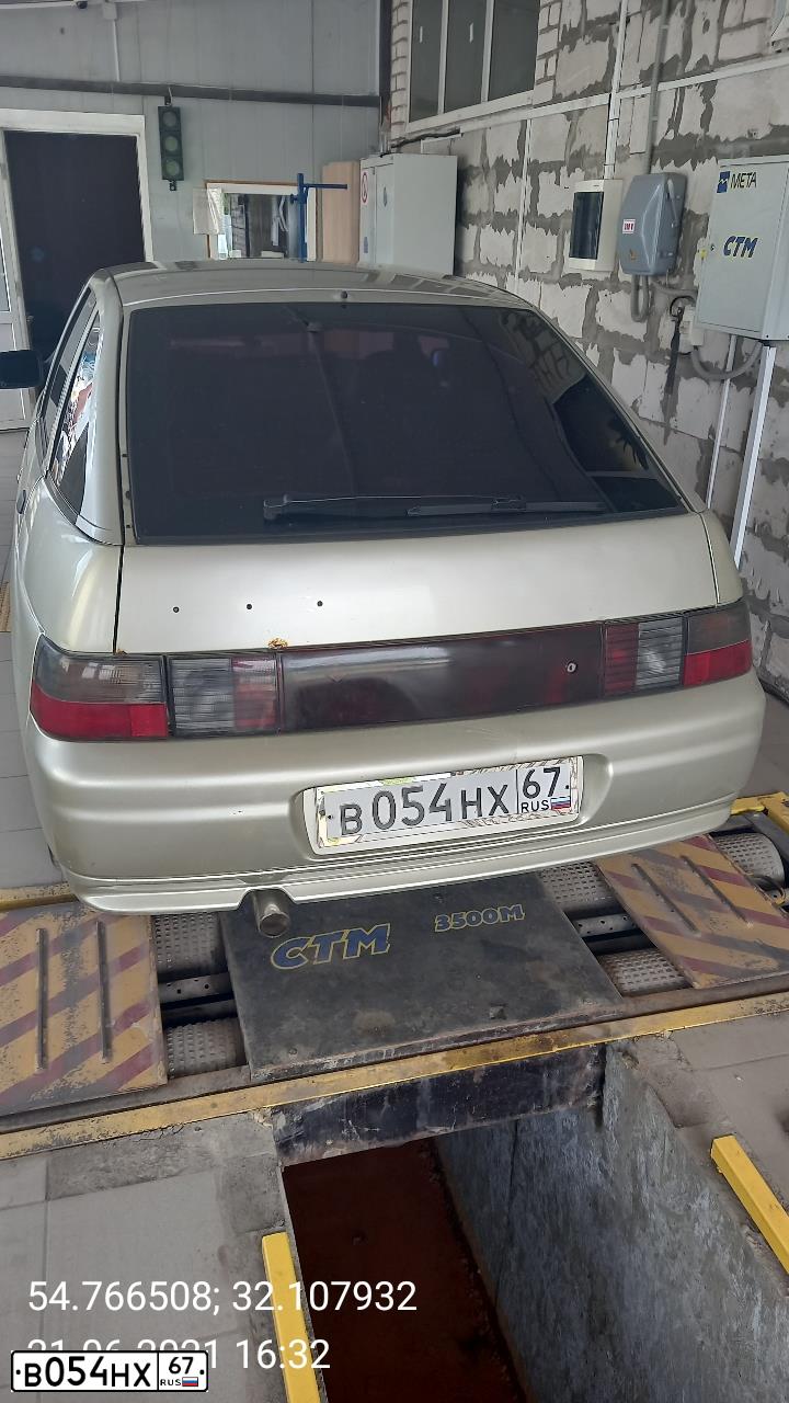 Фото автомобиля LADA 2112, 2005 — госномер В054НХ67. Цвет: СЕРЕБРИСТО-БЕЖЕВЫЙ