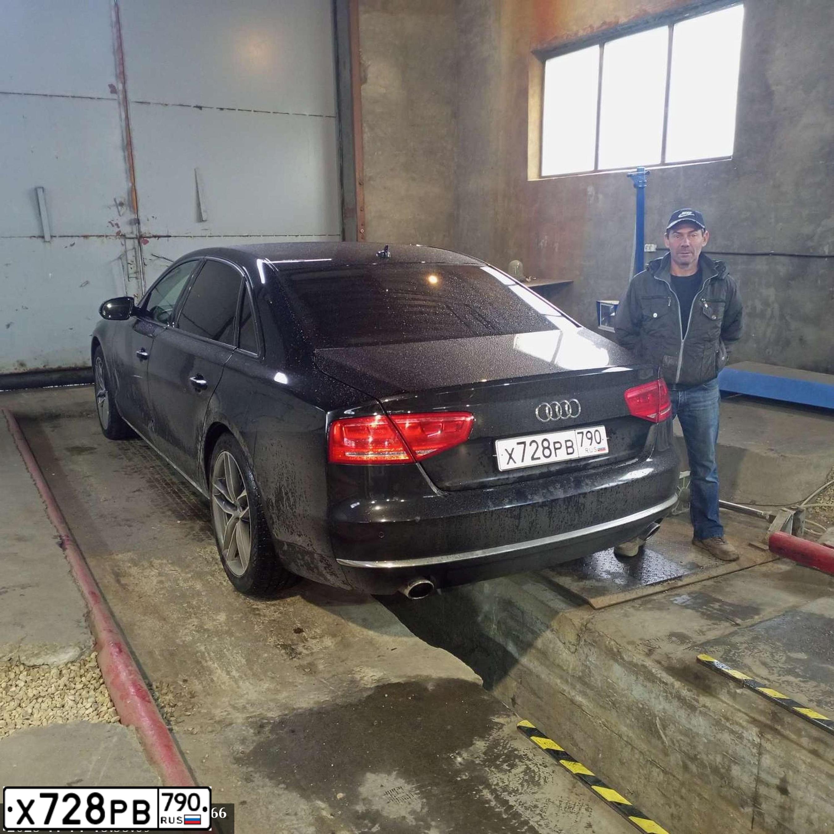 Фото автомобиля AUDI A8, 2012 — госномер У671ОМ797. Цвет: ЧЕРНЫЙ