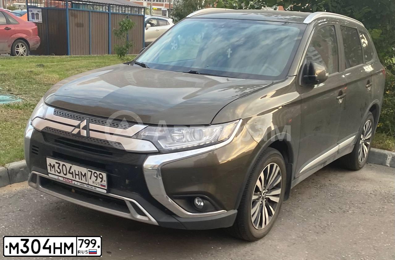 Фото автомобиля MITSUBISHI OUTLANDER, 2018 — госномер М304НМ799. Цвет: КОРИЧНЕВЫЙ