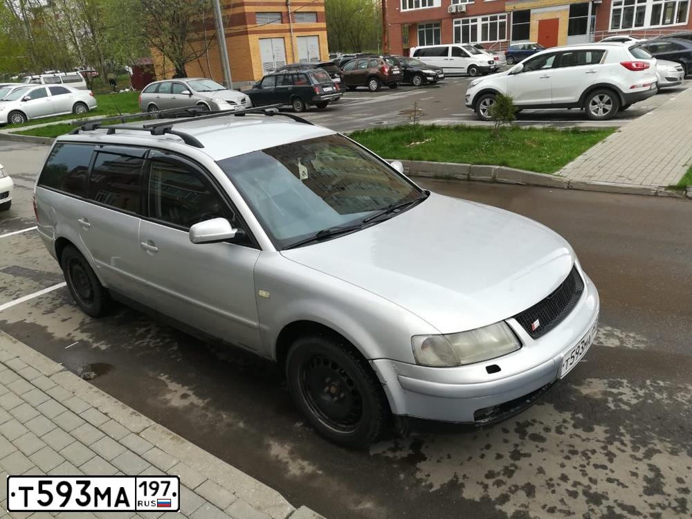 Фото автомобиля VOLKSWAGEN PASSAT, 1998 — госномер Т593МА197. Цвет: Серый