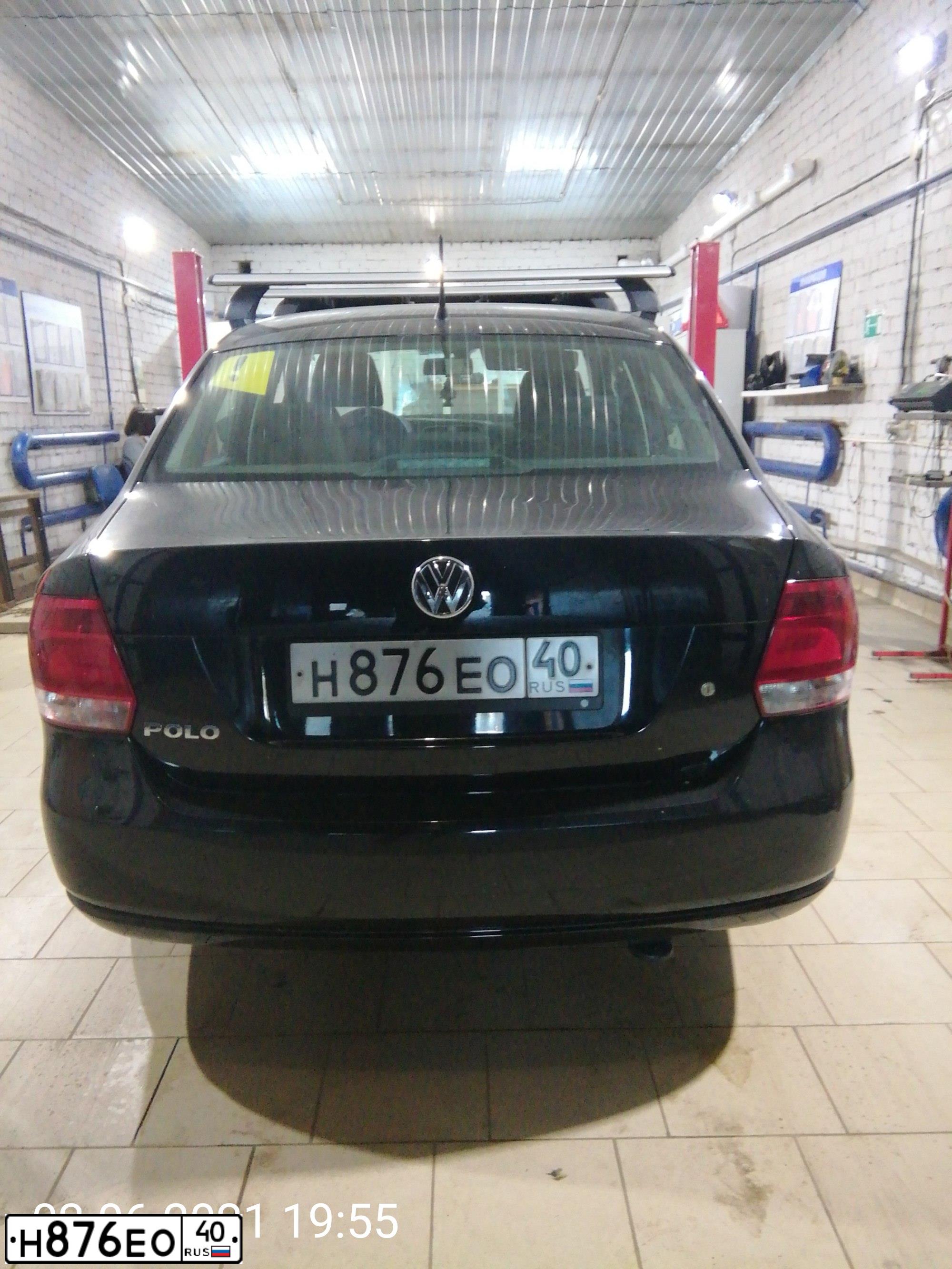 Фото автомобиля VOLKSWAGEN POLO, 2012 — госномер Н876ЕО40. Цвет: ЧЕРНЫЙ