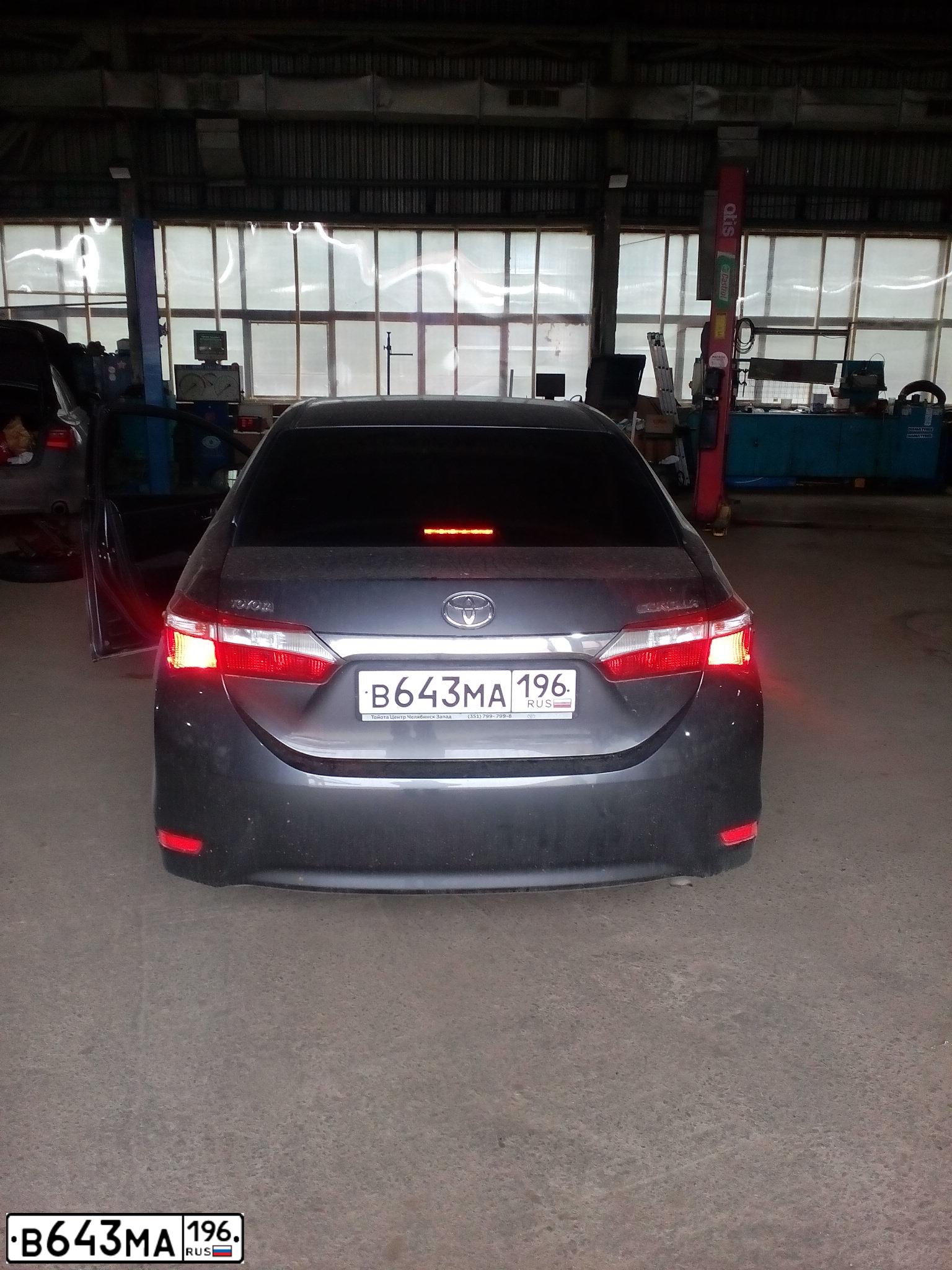 Фото автомобиля TOYOTA COROLLA, 2014 — госномер В643МА196. Цвет: СЕРЫЙ