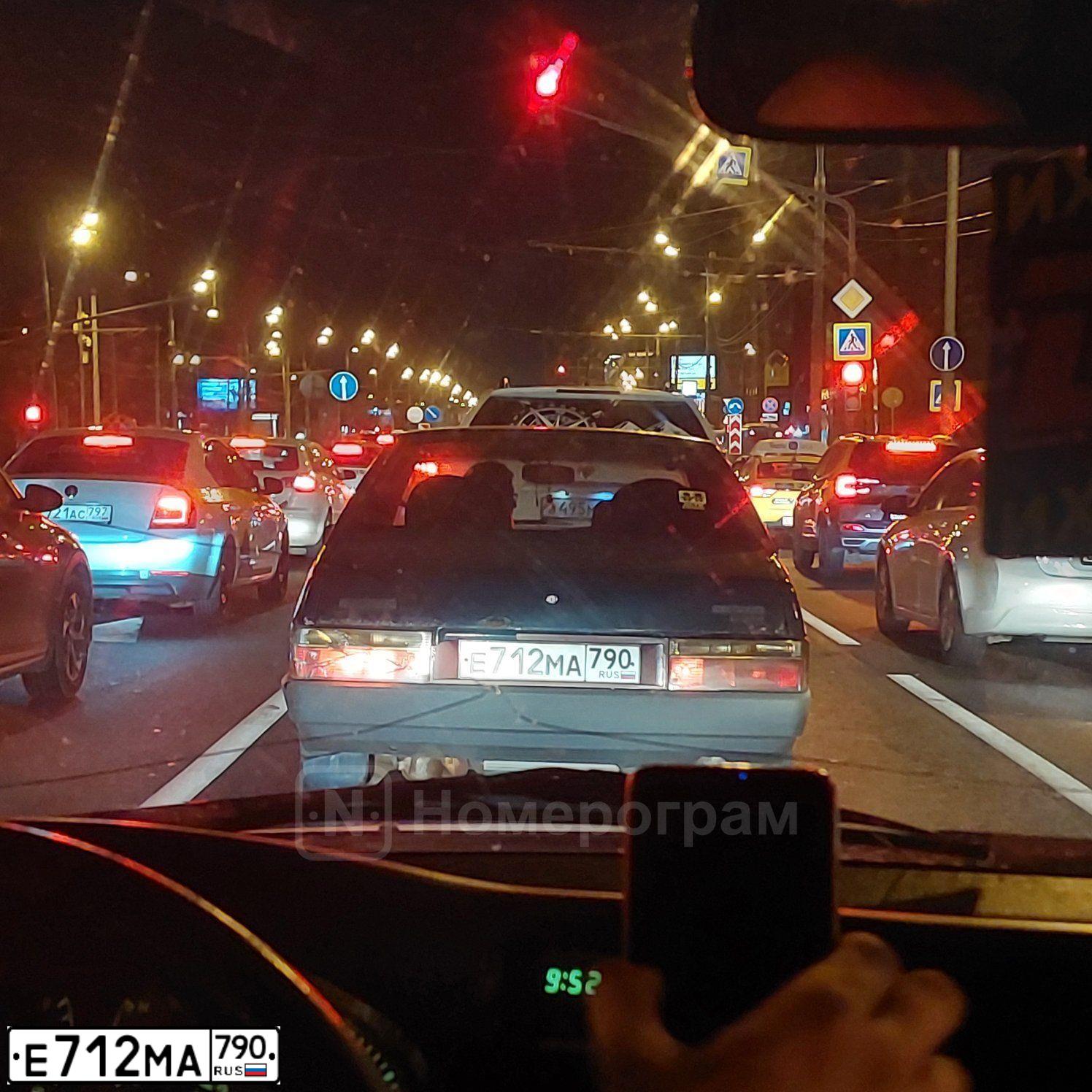 Фото автомобиля LADA 2109 SAMARA, 2000 — госномер Е142КС177. Цвет: сине-зеленый