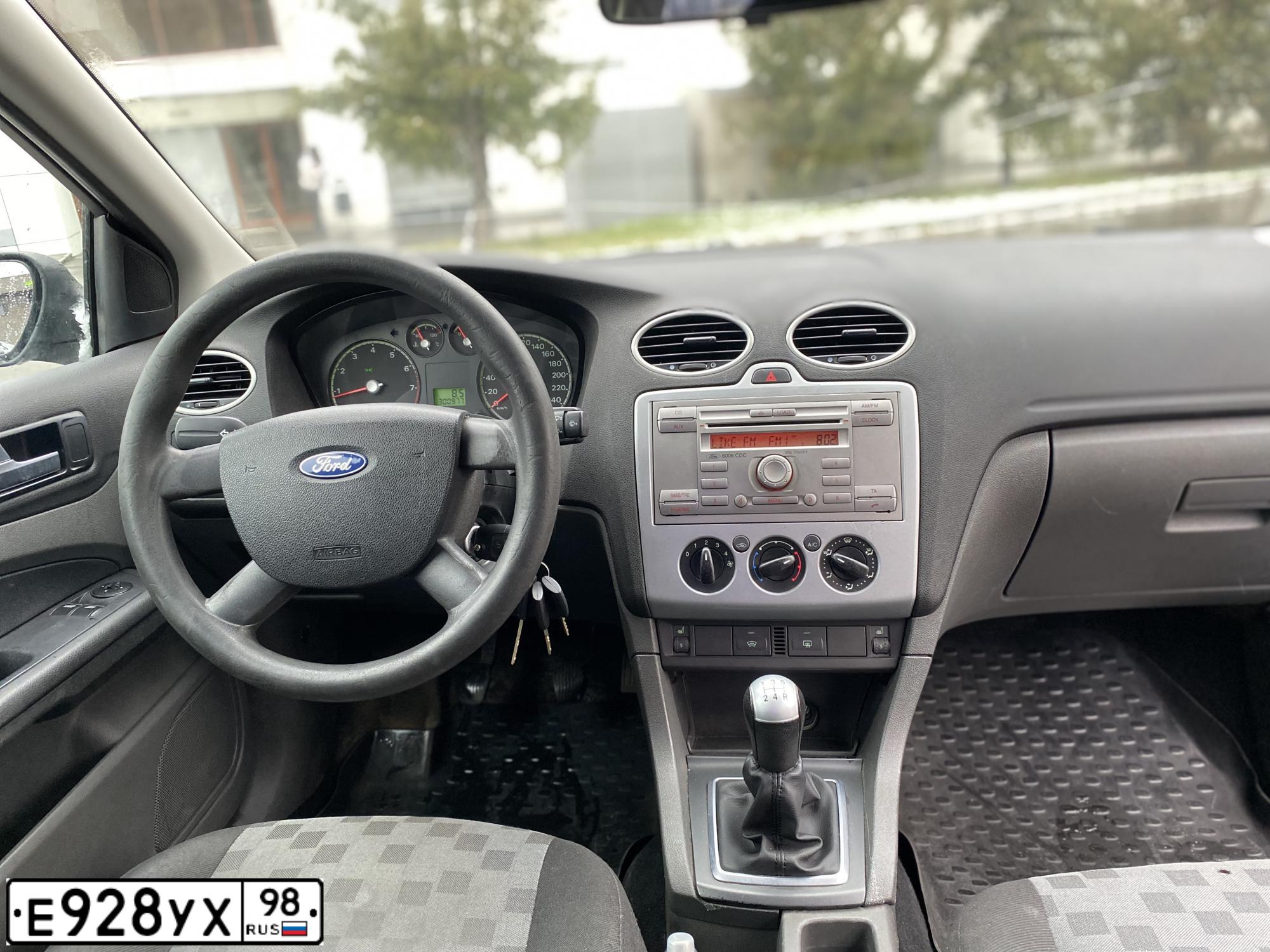 Фото автомобиля FORD FOCUS, 2005 — госномер Н712ВТ550. Цвет: синий