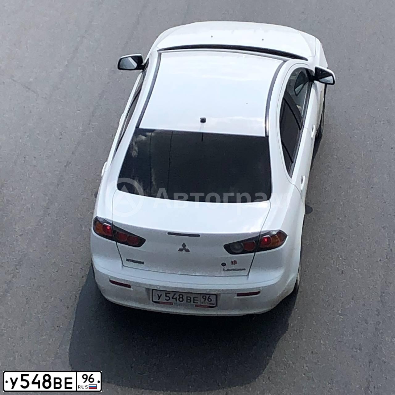 Фото автомобиля MITSUBISHI LANCER, 2012 — госномер У548ВЕ96. Цвет: Белый