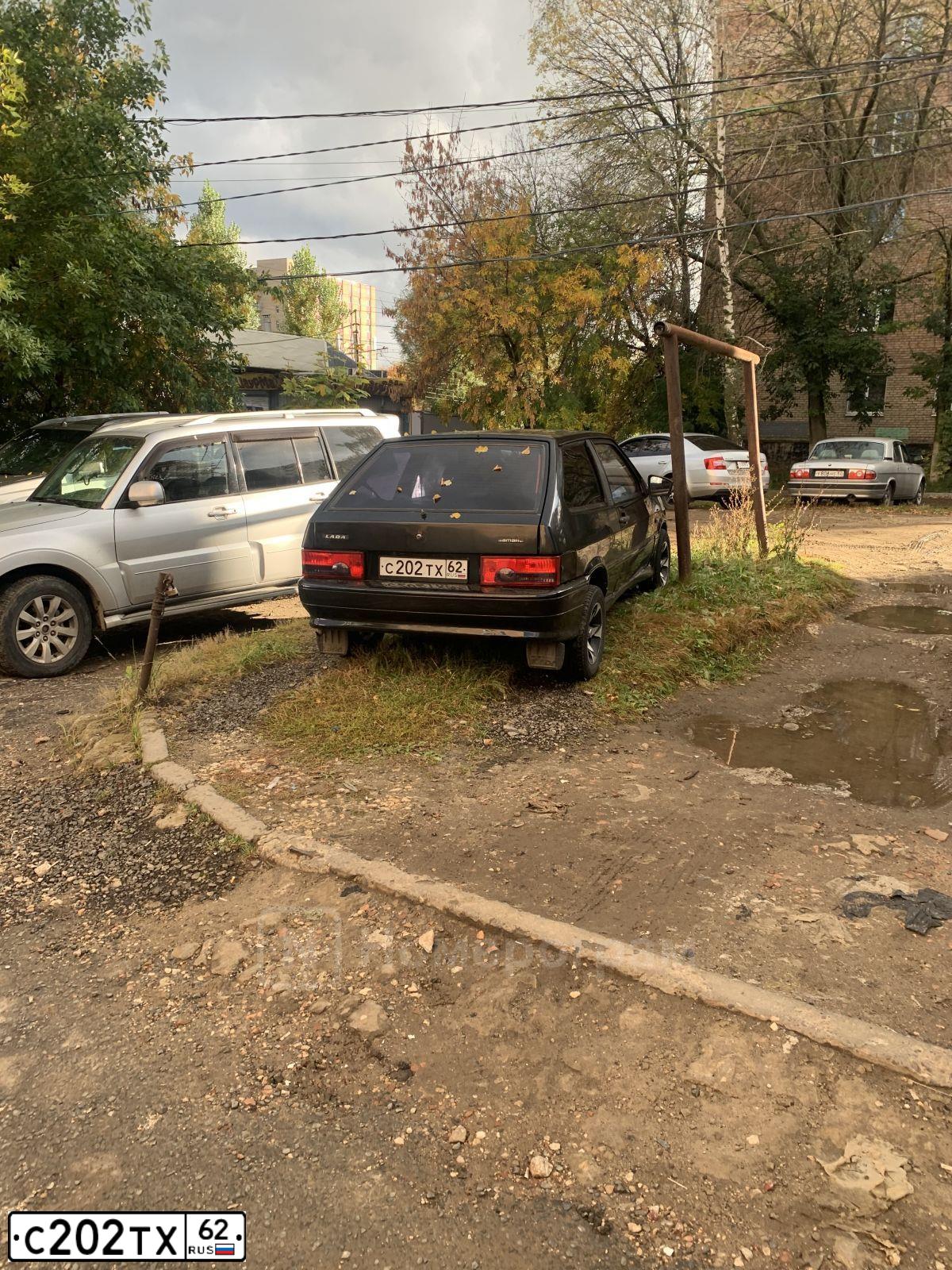 Фото автомобиля LADA 2113 SAMARA, 2006 — госномер С202ТХ62. Цвет: ГРАФИТОВЫЙ МЕТАЛЛИК