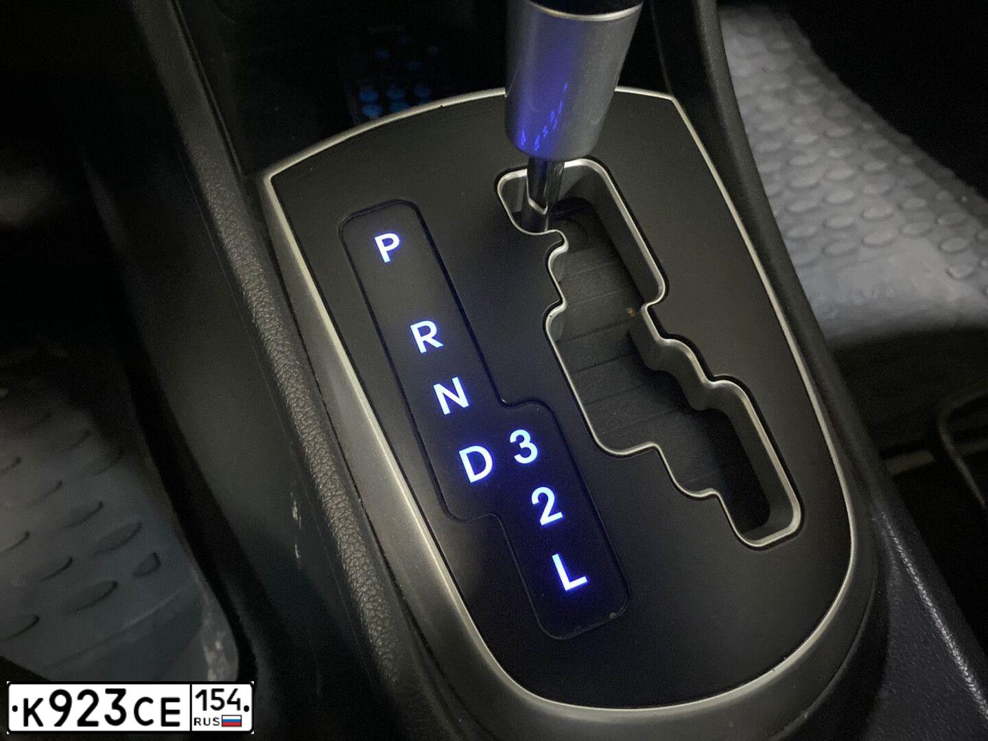 Фото автомобиля HYUNDAI SOLARIS, 2011 — госномер К923СЕ154. Цвет: Белый