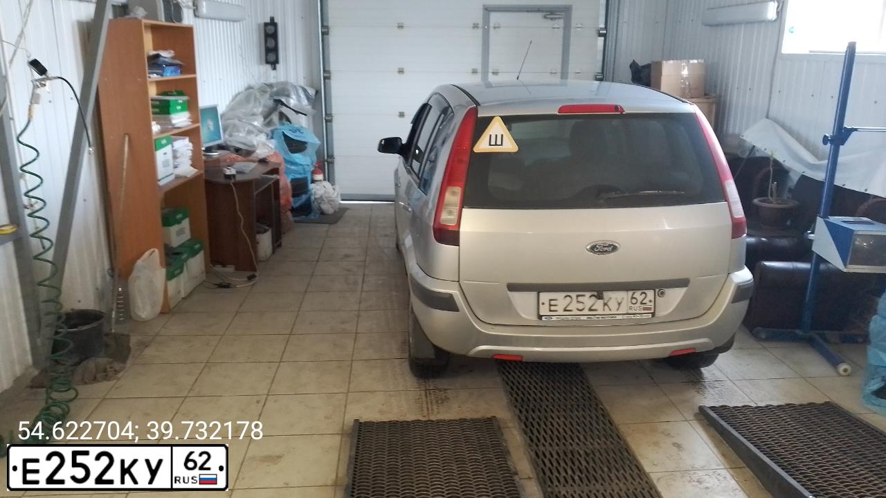 Фото автомобиля FORD FUSION, 2007 — госномер Е252КУ62. Цвет: серебристый