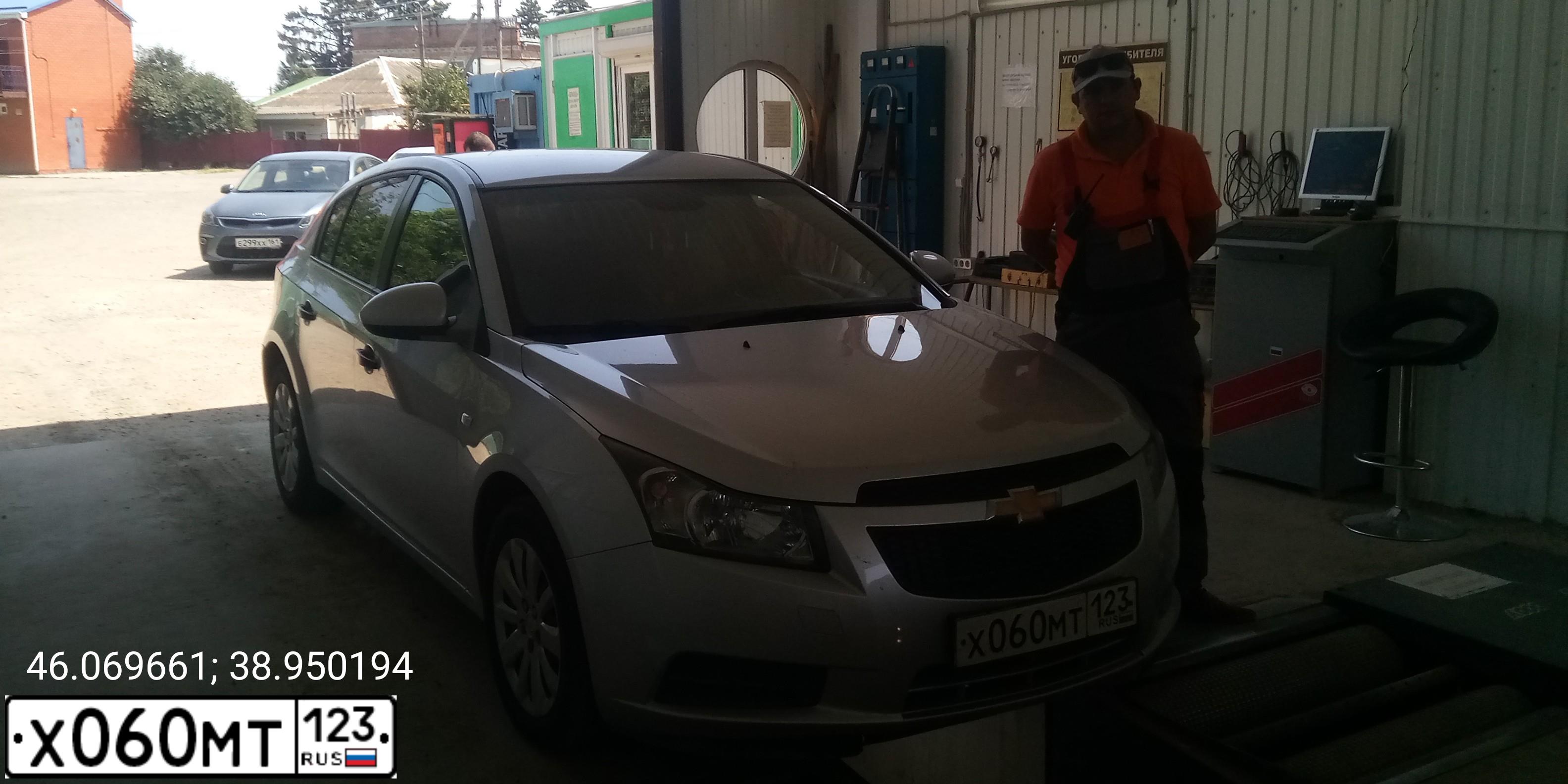 Фото автомобиля CHEVROLET CRUZE, 2012 — госномер Х060МТ123. Цвет: айс серебристый металлик