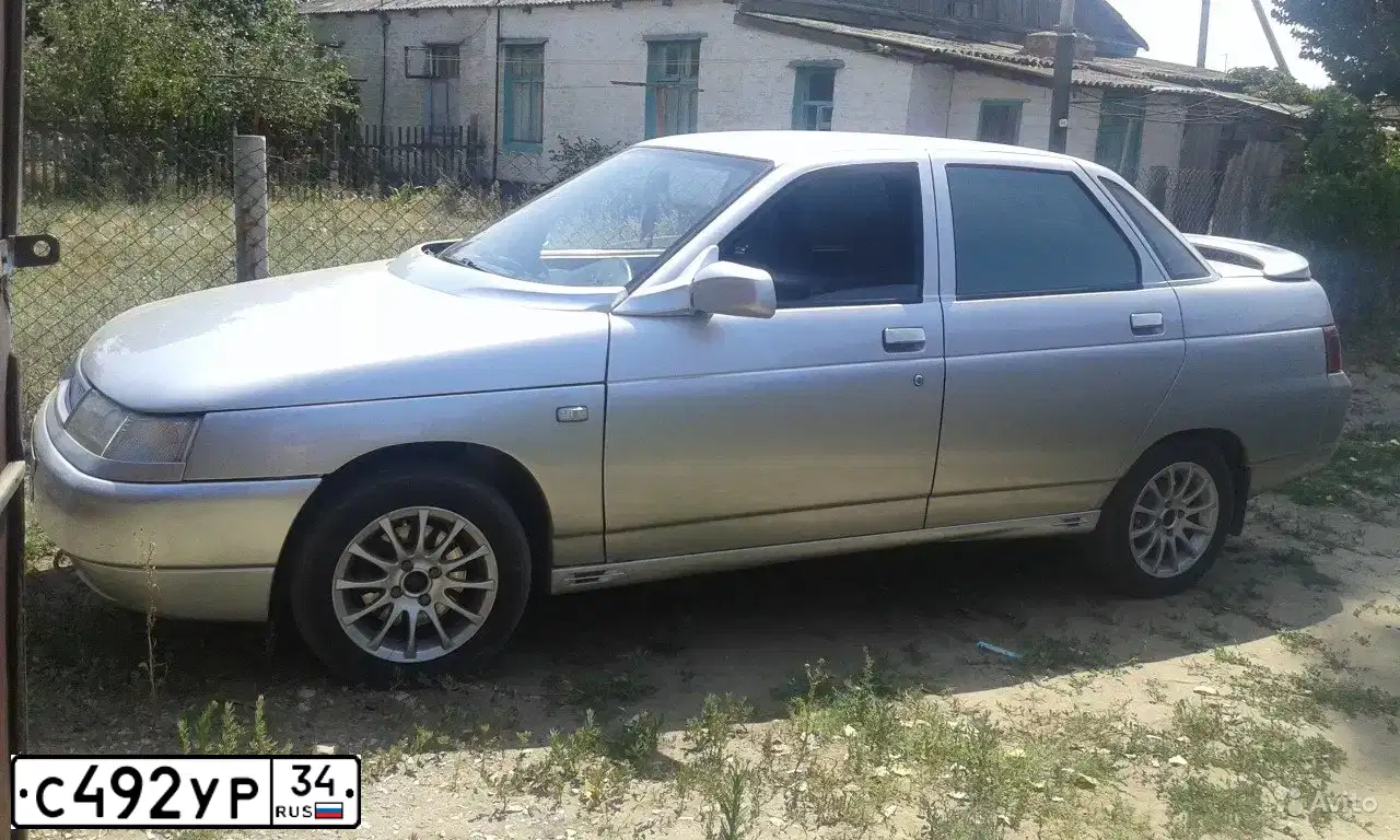 Фото автомобиля LADA 2110, 2005 — госномер У548ВХ05. Цвет: СВЕТЛО СЕРЕБРИСТЫЙ МЕТАЛЛ