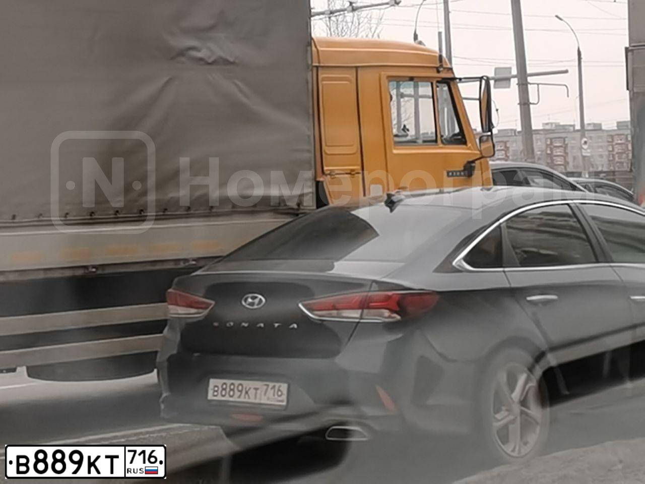 Фото автомобиля HYUNDAI SONATA, 2018 — госномер В889КТ716. Цвет: ЧЕРНЫЙ