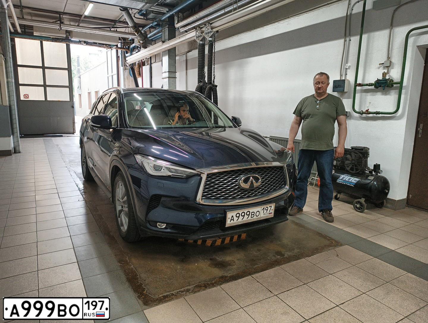 Фото автомобиля MERCEDES GL-KLASSE, 2010 — госномер Т806НЕ799. Цвет: СЕРЫЙ