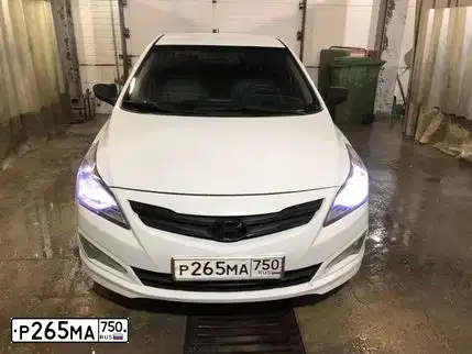 Фото автомобиля HYUNDAI SOLARIS, 2014 — госномер О964ХР154. Цвет: БЕЛЫЙ