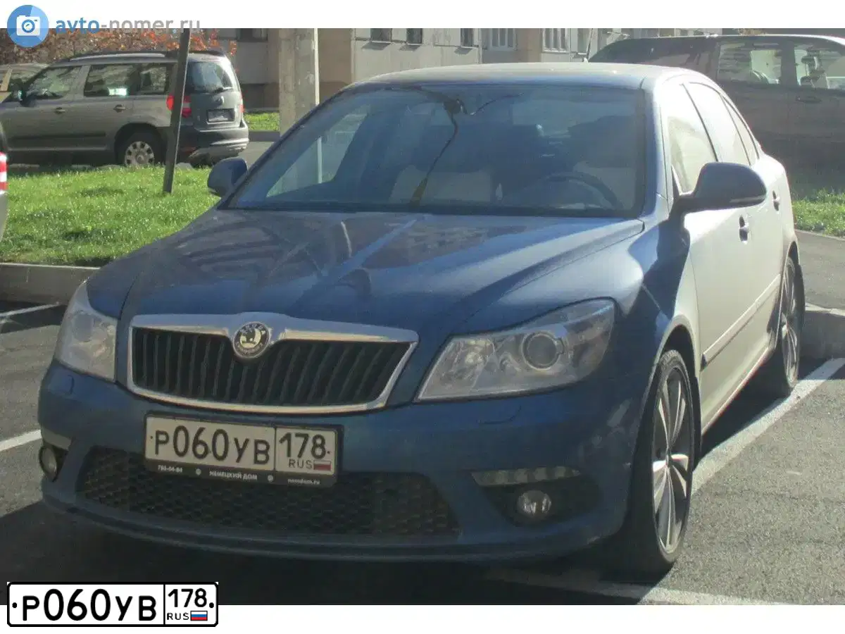 Фото автомобиля SKODA OCTAVIA, 2010 — госномер М426КР35. Цвет: синий