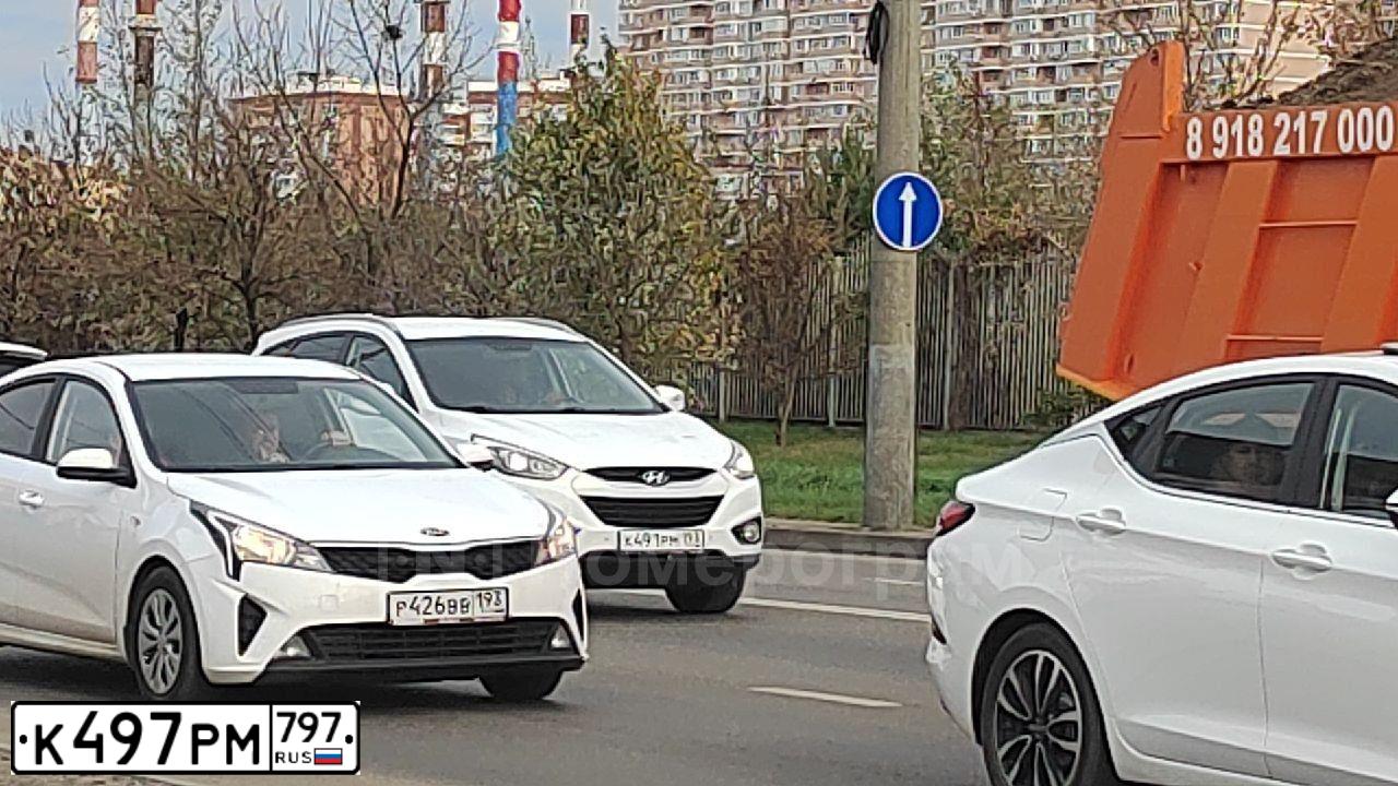Фото автомобиля MERCEDES-BENZ G500, 2020 — госномер У101ОВ152. Цвет: БЕЛЫЙ