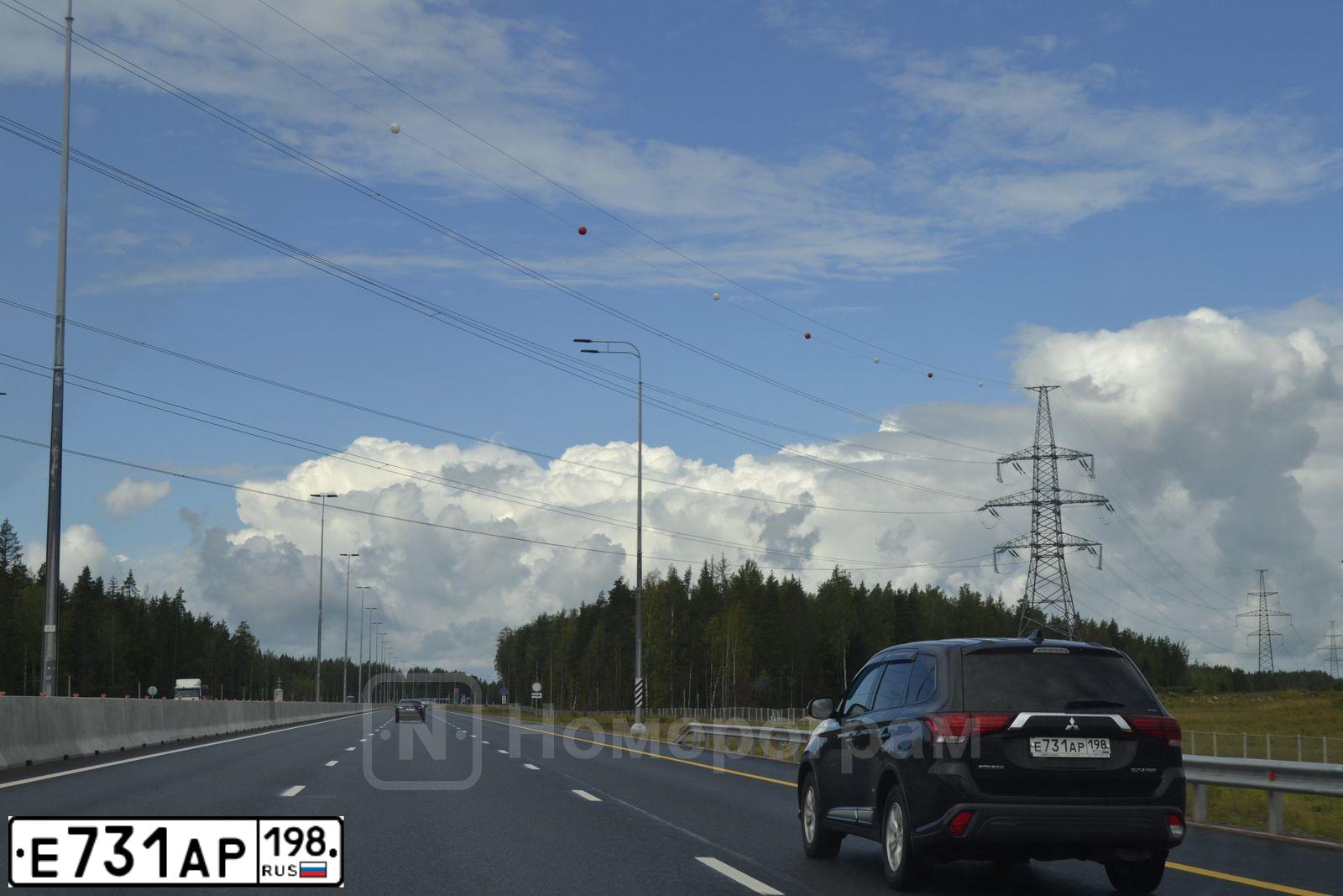 Фото автомобиля MITSUBISHI OUTLANDER, 2019 — госномер Е731АР198. Цвет: ЧЕРНЫЙ