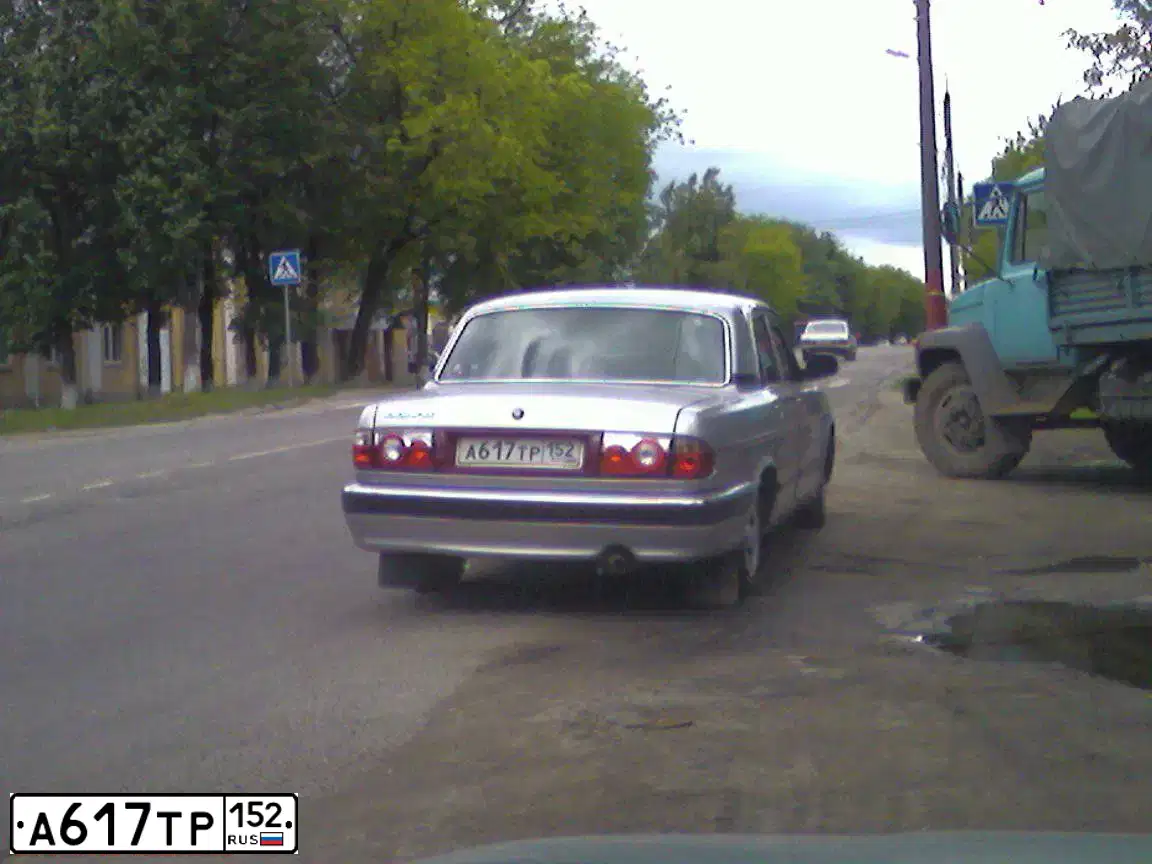 Фото автомобиля GAZ 3110 WOLGA, 2007 — госномер А617ТР152. Цвет: СЕРЫЙ