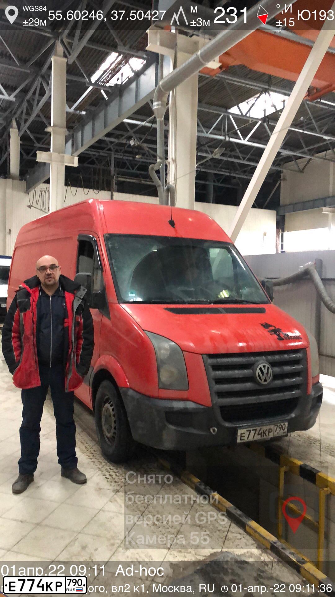 Фото автомобиля VOLKSWAGEN CRAFTER, 2006 — госномер У865ВН797. Цвет: Красный