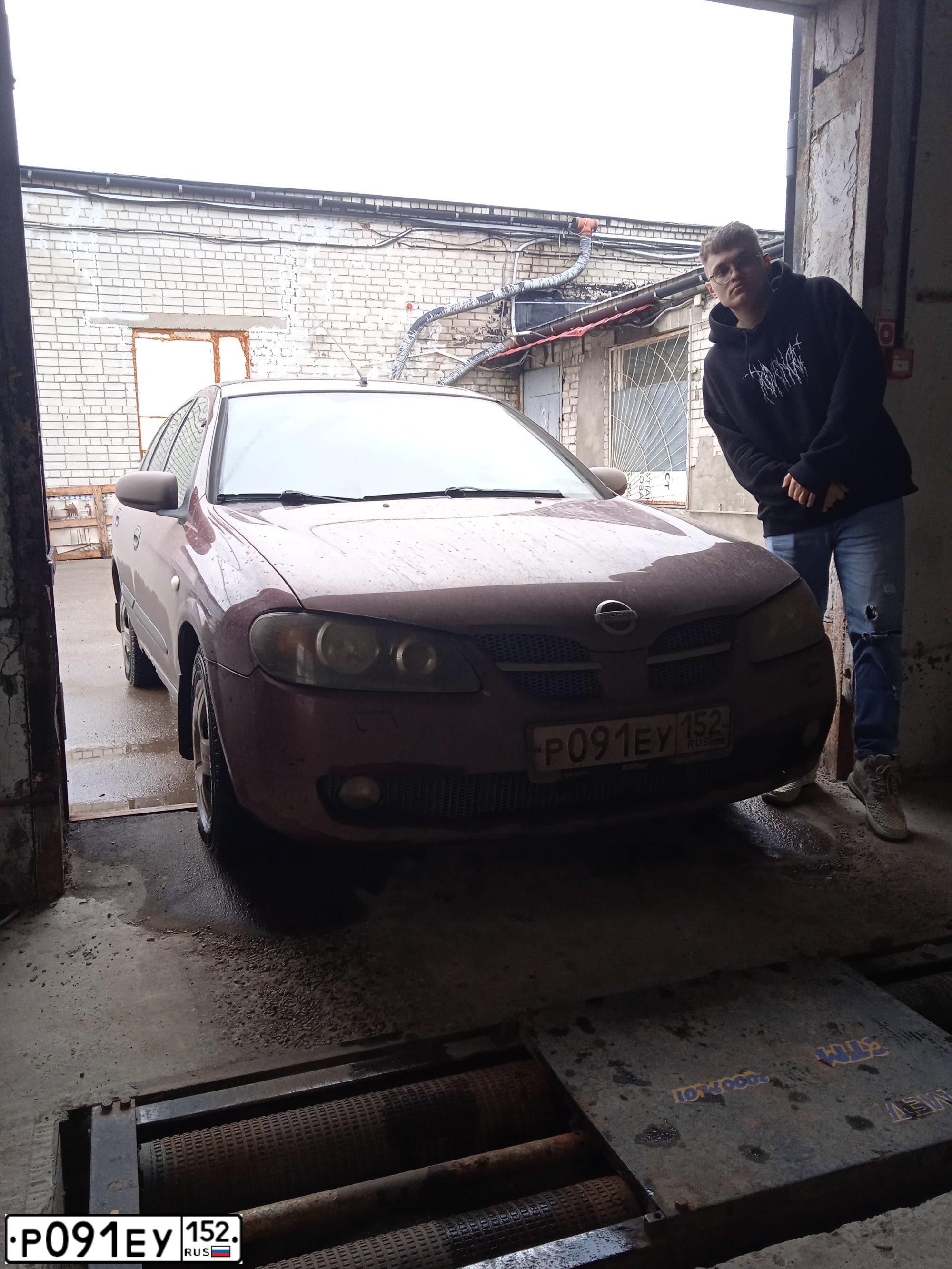 Фото автомобиля NISSAN ALMERA, 2005 — госномер М155НА152. Цвет: ТЕМНО-КРАСНЫЙ
