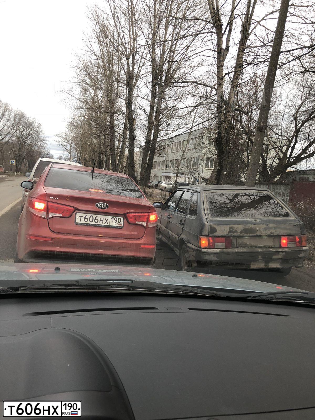 Фото автомобиля KIA RIO, 2015 — госномер Х232КЕ181