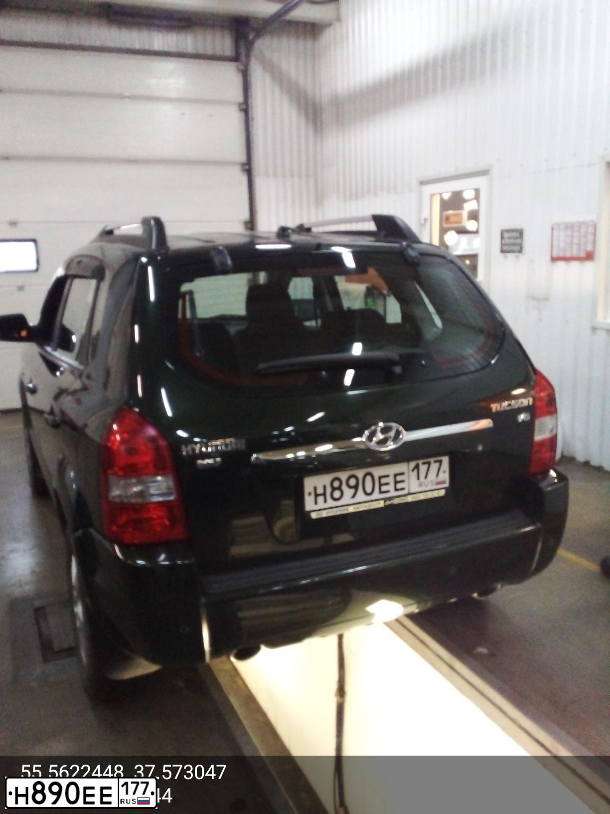 Фото автомобиля HYUNDAI TUCSON, 2005 — госномер Н890ЕЕ177. Цвет: Темно-зеленый