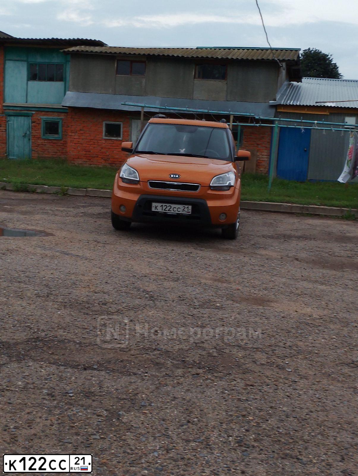 Фото автомобиля KIA SOUL, 2011 — госномер К122СС21. Цвет: ОРАНЖЕВЫЙ