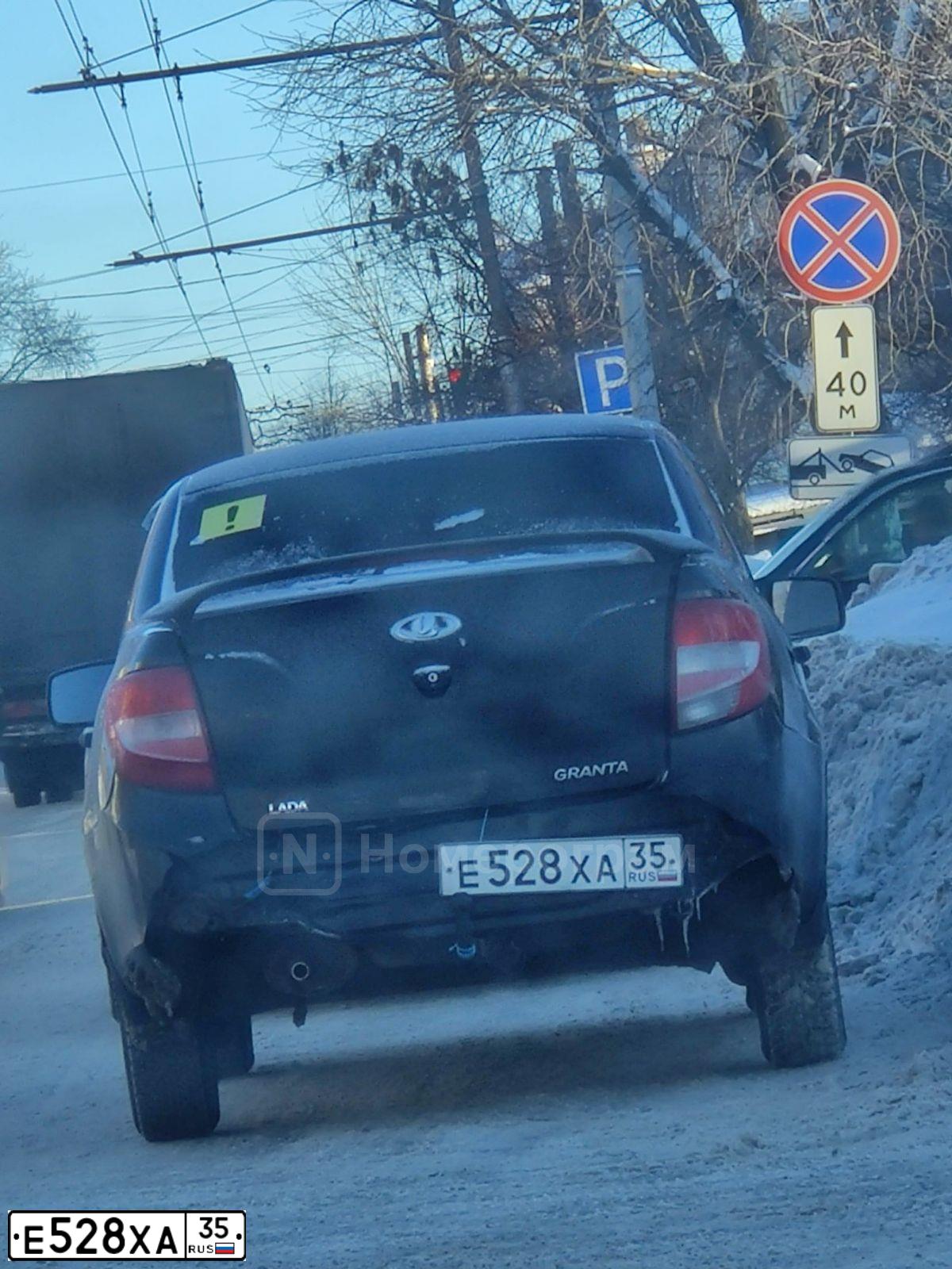 Фото автомобиля LADA 2190 GRANTA, 2013 — госномер Е528ХА35. Цвет: ЧЕРНЫЙ