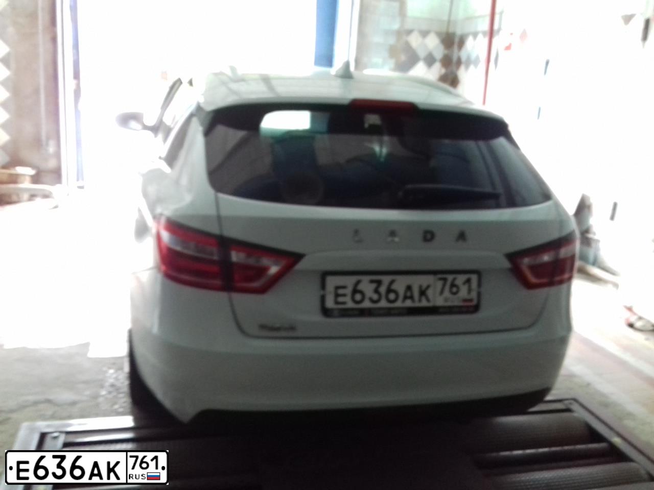Фото автомобиля LADA VESTA, 2017 — госномер Х616ЕО761. Цвет: Белый