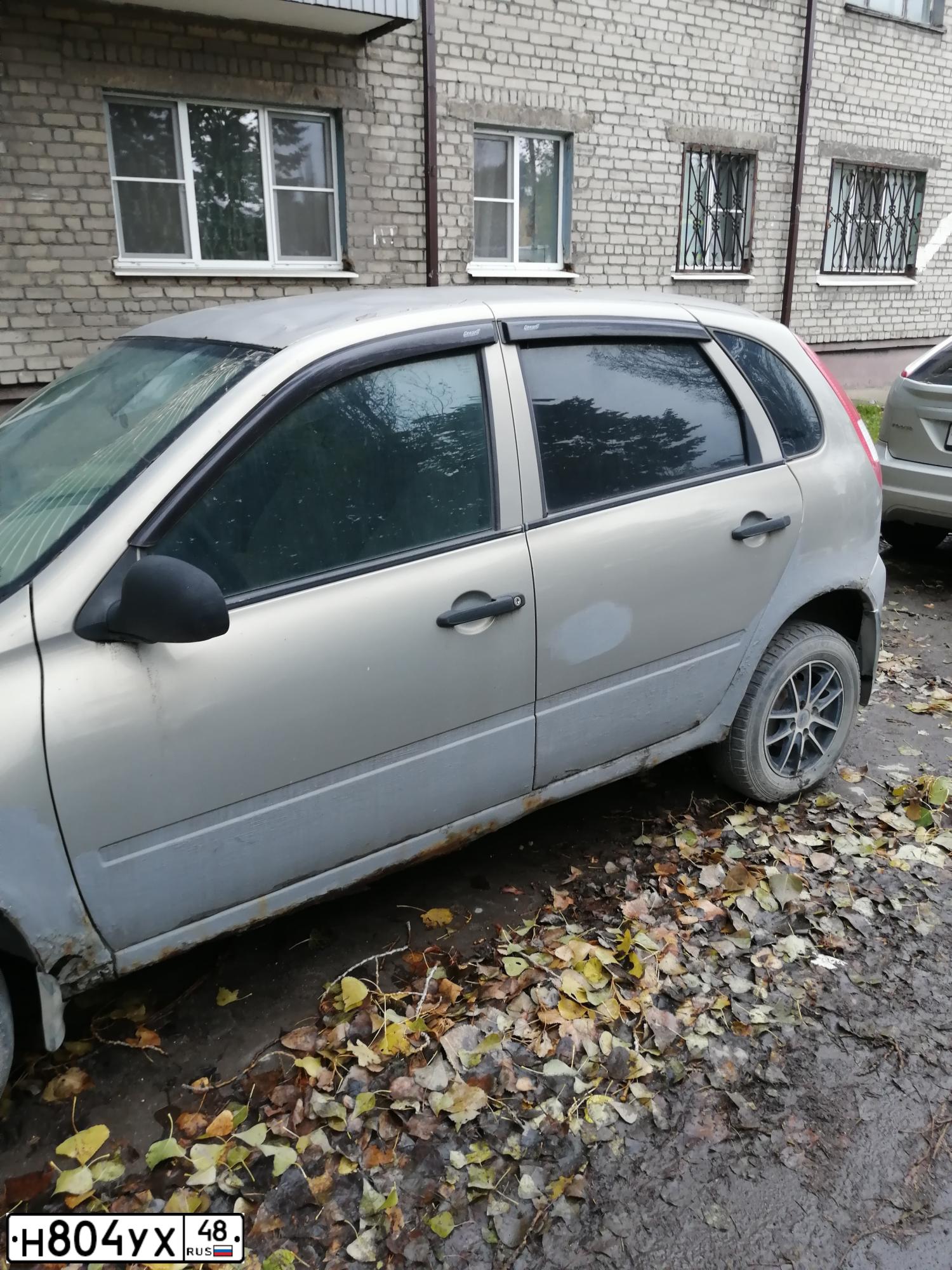 Фото автомобиля LADA 1119 KALINA, 2006 — госномер Е125ОК48. Цвет: БЕЖЕВО-СЕРЫЙ