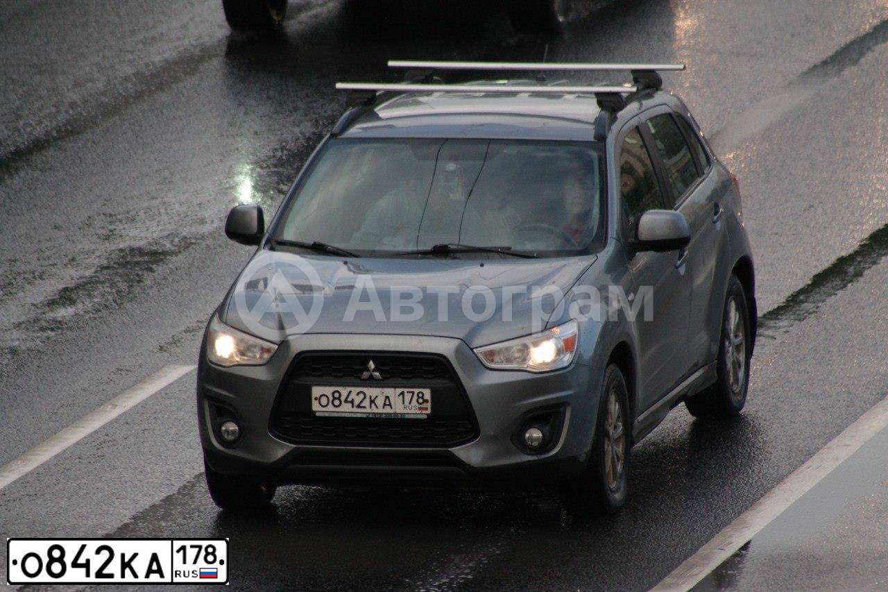 Фото автомобиля MITSUBISHI ASX, 2013 — госномер О842КА178. Цвет: СЕРЫЙ