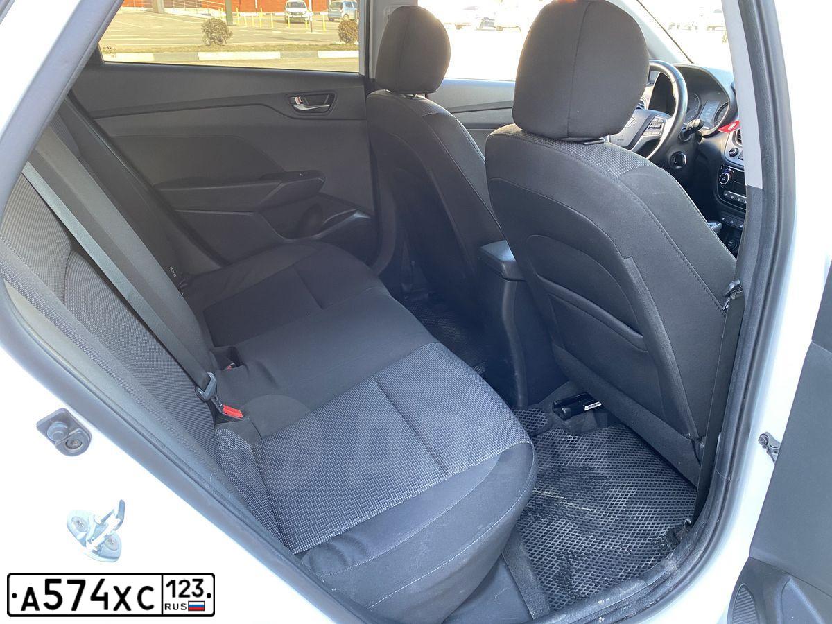 Фото автомобиля HYUNDAI SOLARIS, 2019 — госномер М262ЕУ126. Цвет: Белый