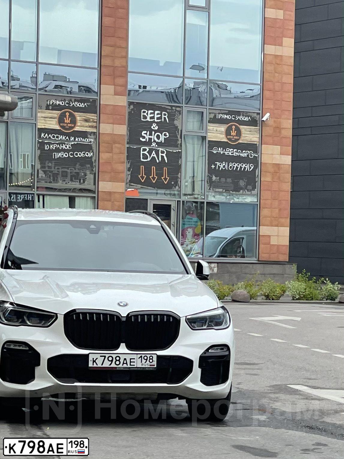 Фото автомобиля BMW X5, 2020 — госномер К798АЕ198. Цвет: Белый минерал
