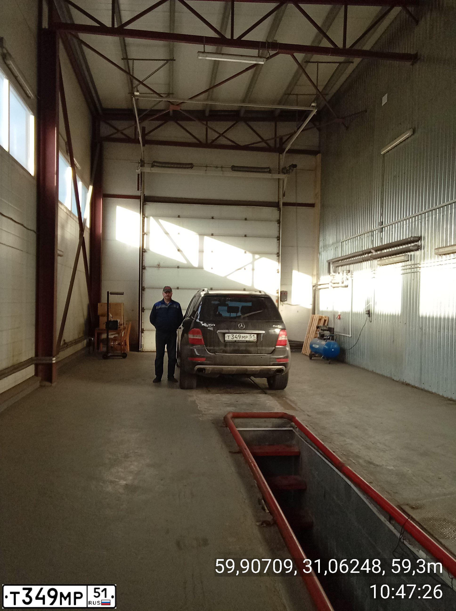 Фото автомобиля MERCEDES M-KLASSE, 2011 — госномер Т349МР51. Цвет: ЧЕРНЫЙ