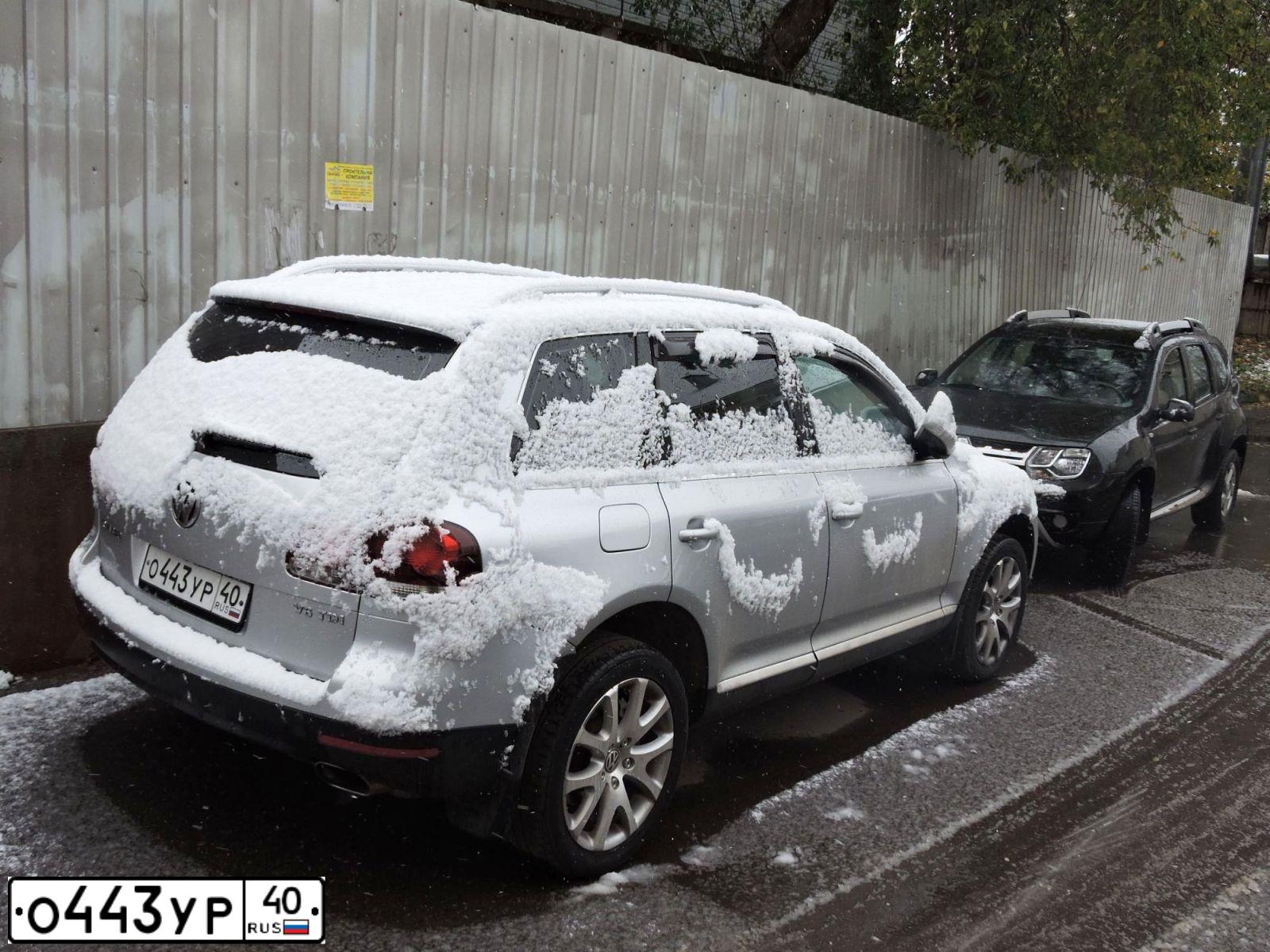 Фото автомобиля VOLKSWAGEN TOUAREG, 2008 — госномер Т090ЕЕ177. Цвет: Серебристый