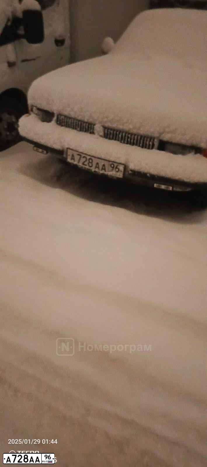 Фото автомобиля GAZ 3102 WOLGA, 2006 — госномер А728АА96. Цвет: СЕРЕБРИСТЫЙ