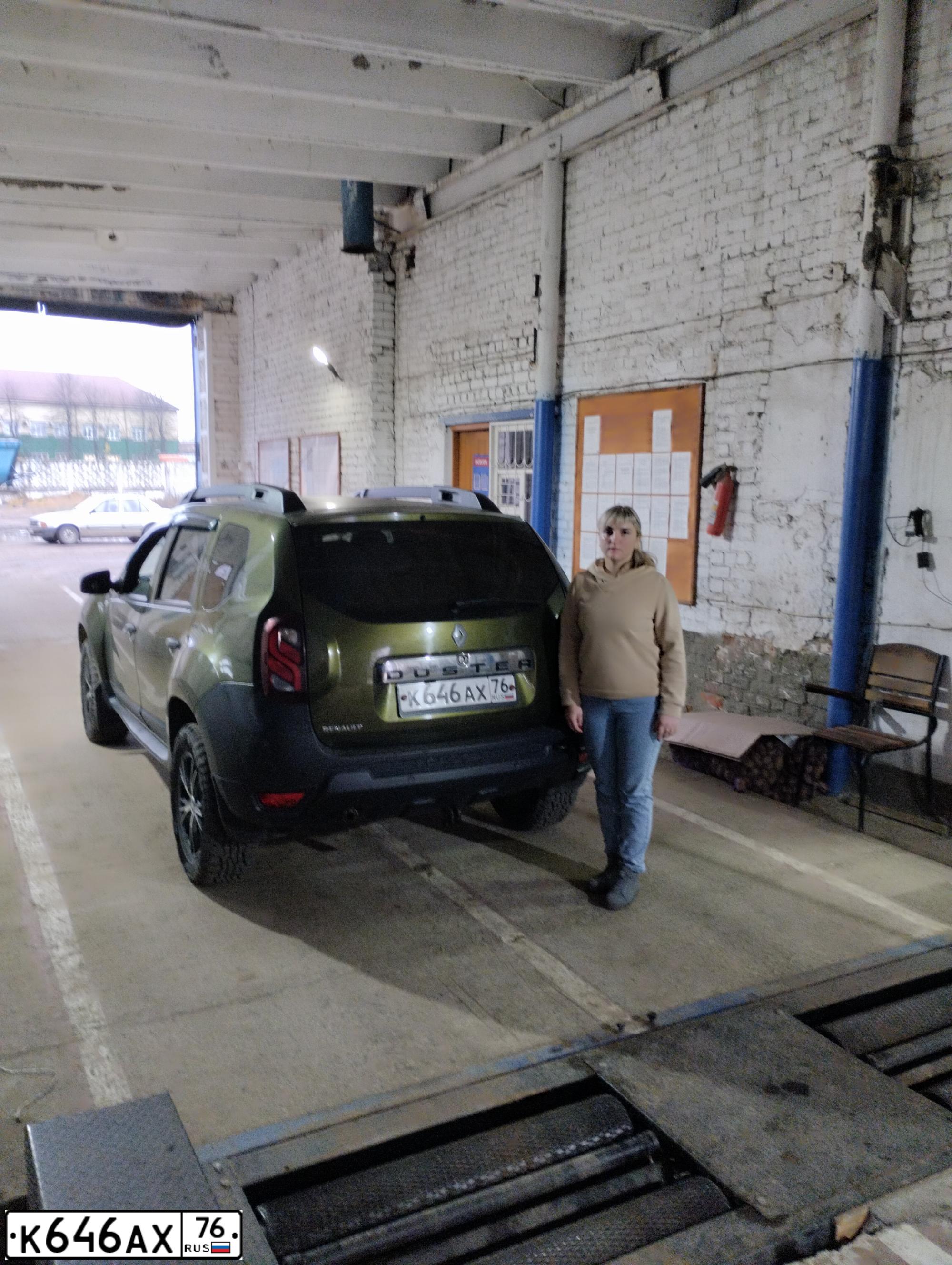 Фото автомобиля RENAULT DUSTER, 2015 — госномер Н210МО102. Цвет: ЗЕЛЕНЫЙ