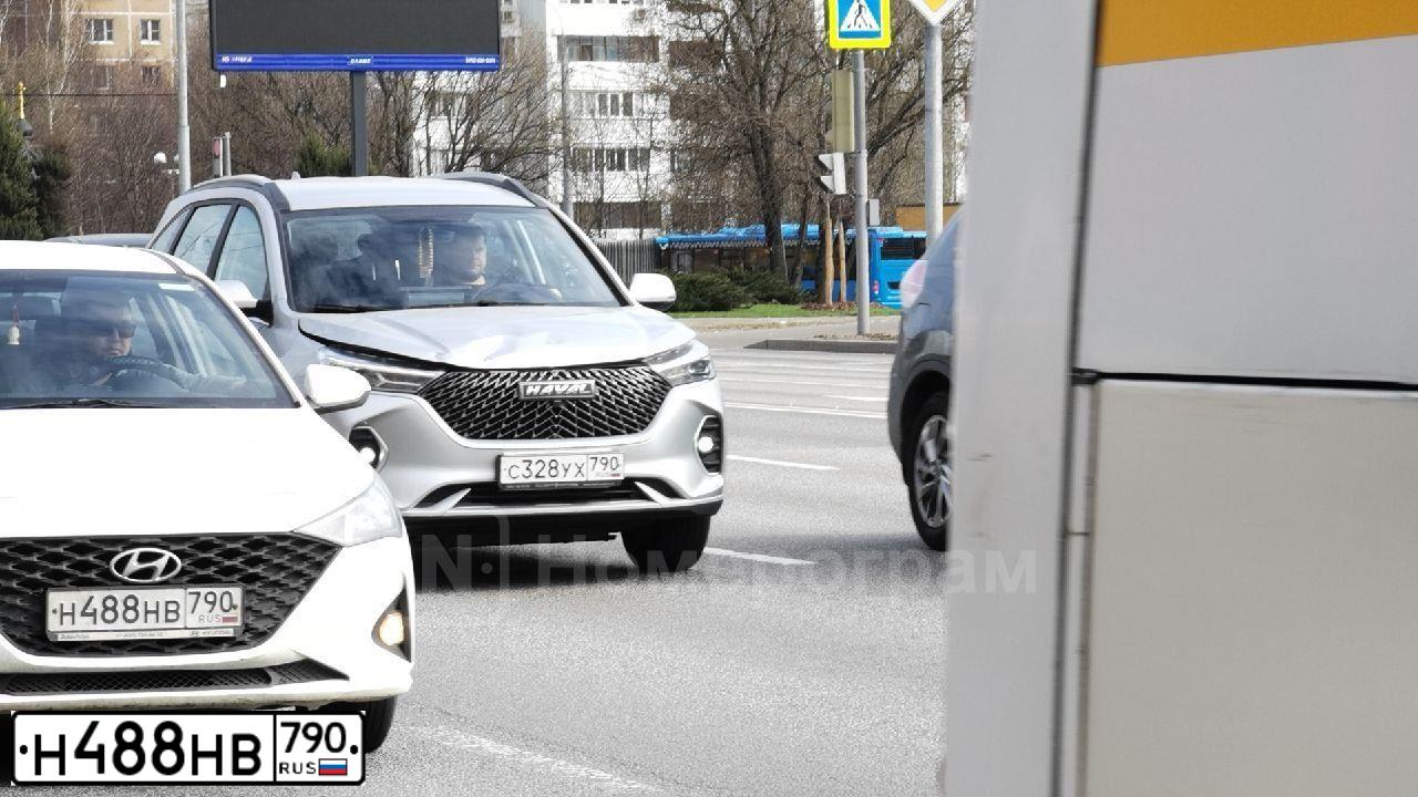 Фото автомобиля HYUNDAI SOLARIS, 2020 — госномер Н488НВ790. Цвет: БЕЛЫЙ-ЖЕЛТЫЙ-СЕРЫЙ