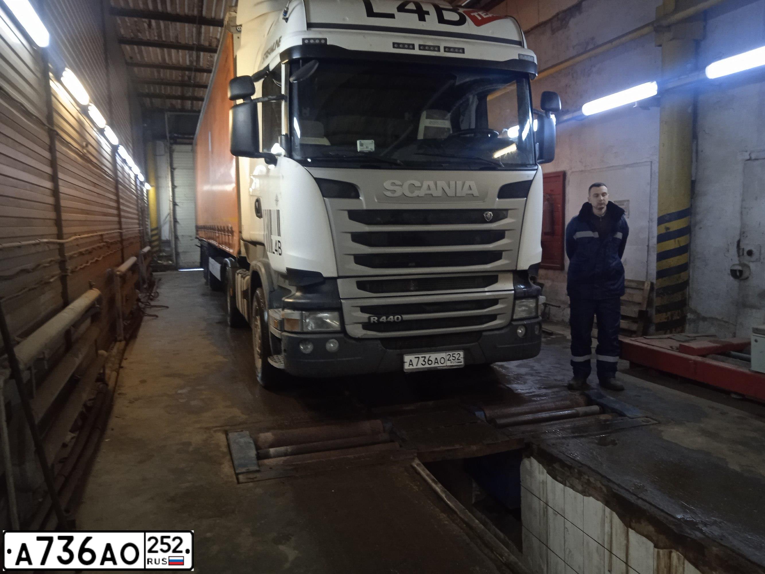 Фото автомобиля SCANIA SERIE R /4X2/, 2017 — госномер А515ВТ716. Цвет: Белый